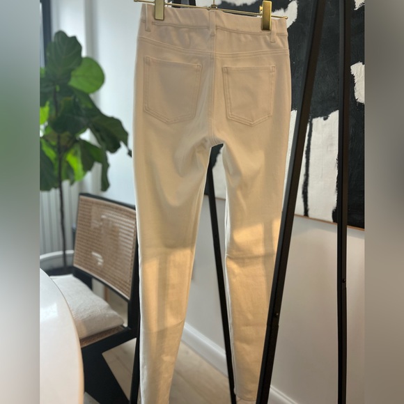 Uniqlo White Ultra Stretch Jeans in Size Small - Picture 3 of 3